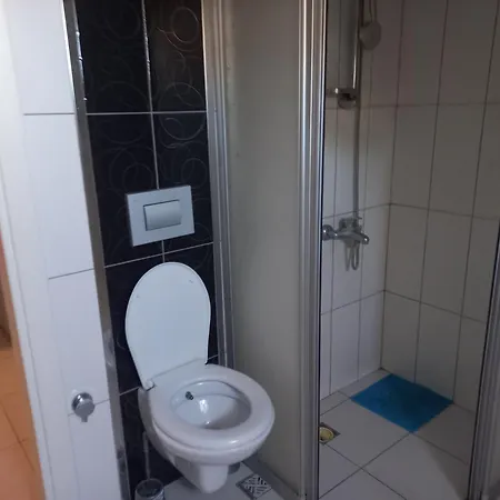 Apartment Comfort - Whole Appartments - Shared Kitchen - Airport Shuttle Bookable *